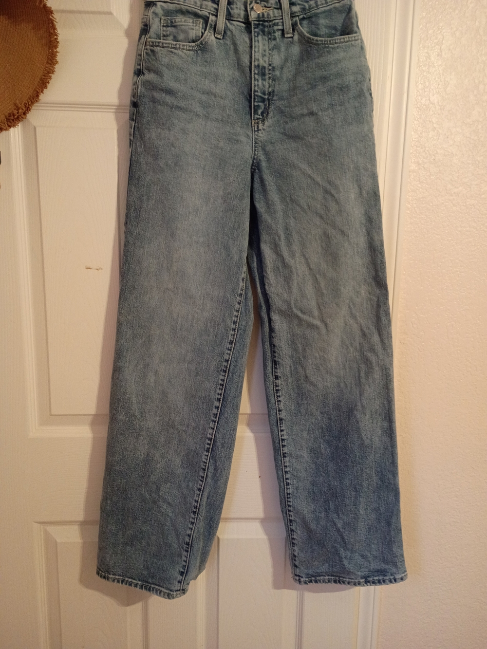 Universal Thread Washed Straight-Leg Light Blue Jeans
